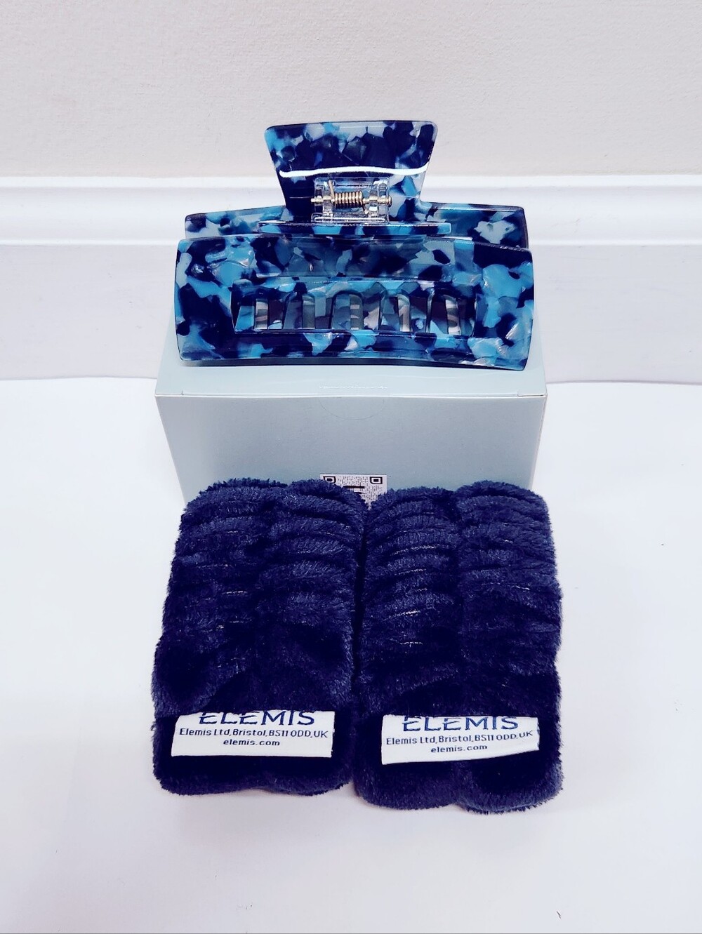 ELEMIS Hair Clip and Wrist Bands